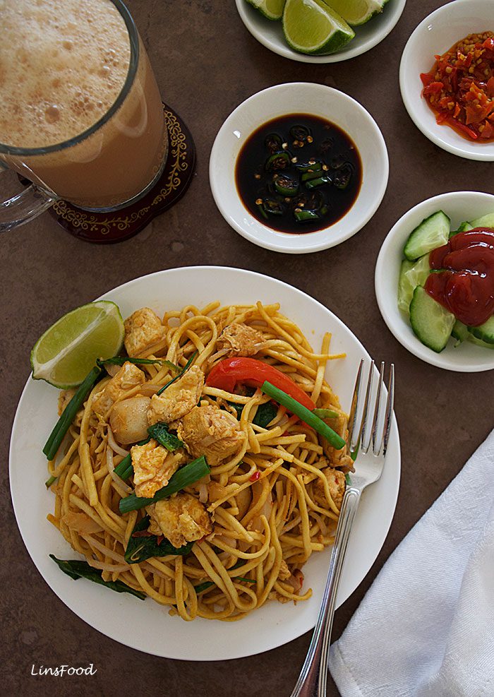 Mee Goreng Mamak (Indian Fried Noodles from Singapore and Malaysia)