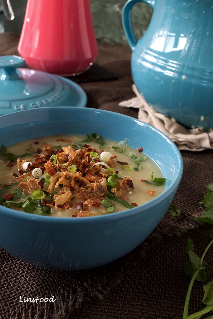bubur lambuk, Malaysian spiced porridege in a blue bowl, topped with crispy fried shallots