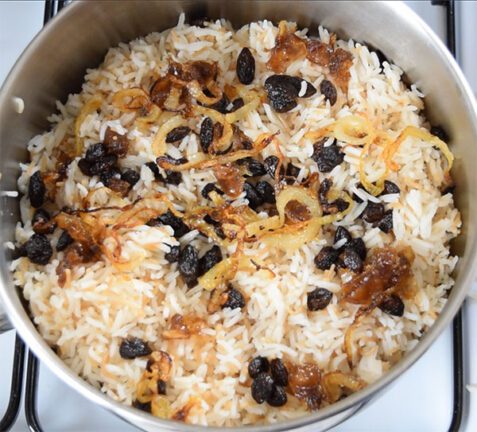Persian Raisin Rice Reshteh Polo (Persian Rice with Noodles)