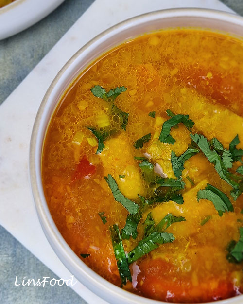 Close-up of Omani paplou tuna soup with turmeric, tomatoes and fresh coriander