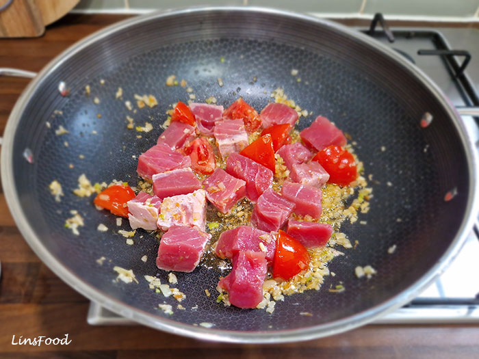Fresh tuna chunks added to garlic, chillies and tomatoes for paplou